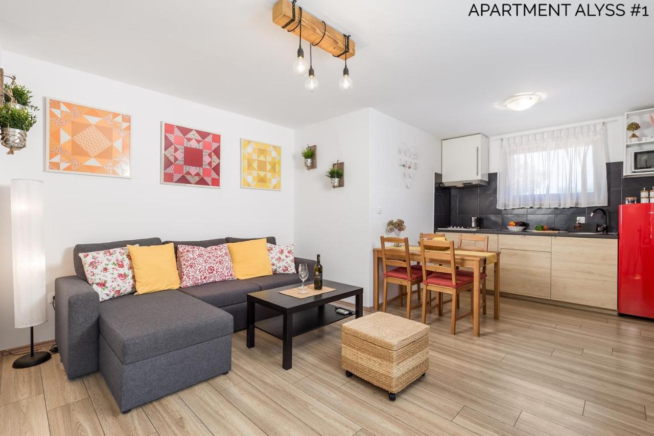 Apartments Alyss Lovran Extérieur photo